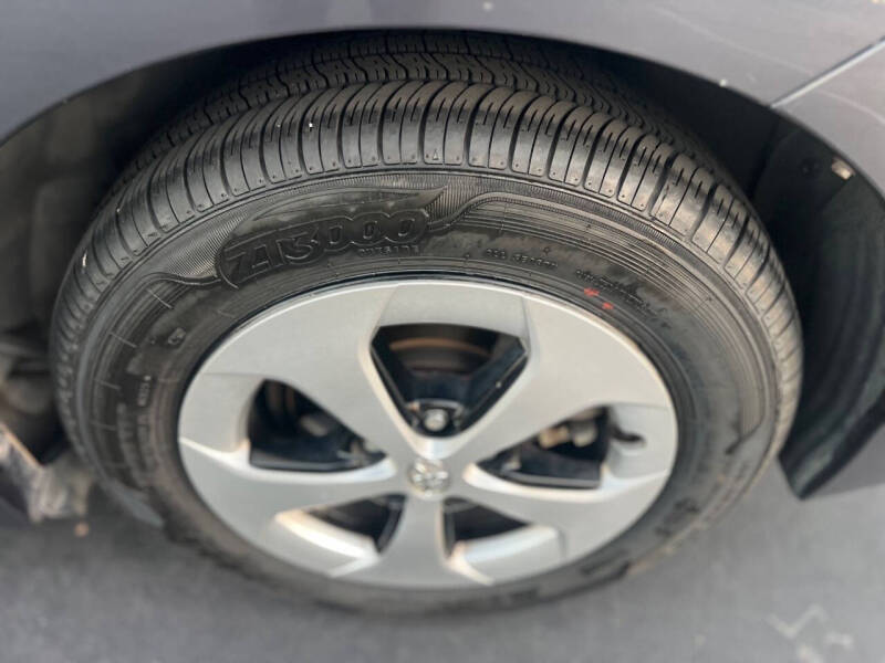 2012 Toyota Prius Two