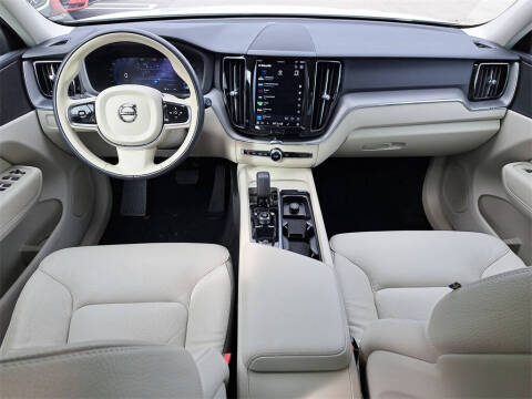 2024 Volvo XC60 B5 Core Dark Theme