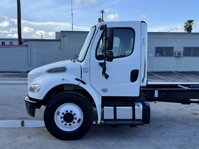 2018 Freightliner M2 106