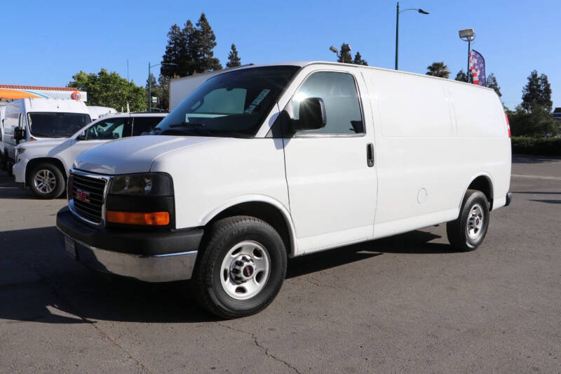 2016 GMC Savana Cargo Work Van's photo