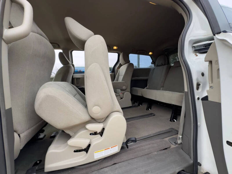 2015 Toyota Sienna L 7-Passenger
