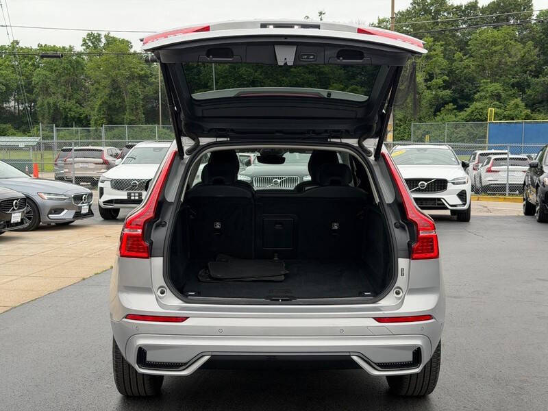 2025 Volvo XC60 B5 Plus Dark Theme