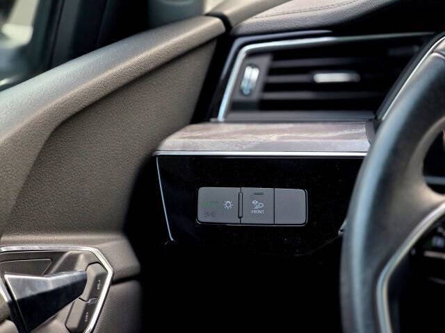 2022 Audi e-tron quattro Premium