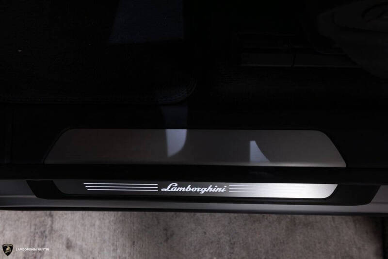 2023 Lamborghini Urus S