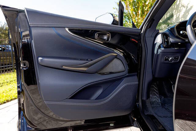 2025 Aston Martin DBX 707