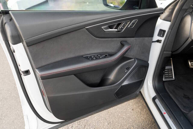 2023 Audi RS Q8 38