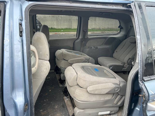 2006 Kia Sedona LX