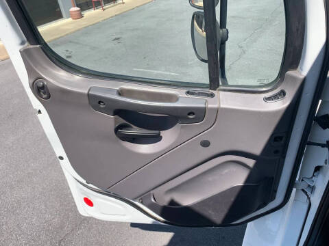 2015 Freightliner M2 106