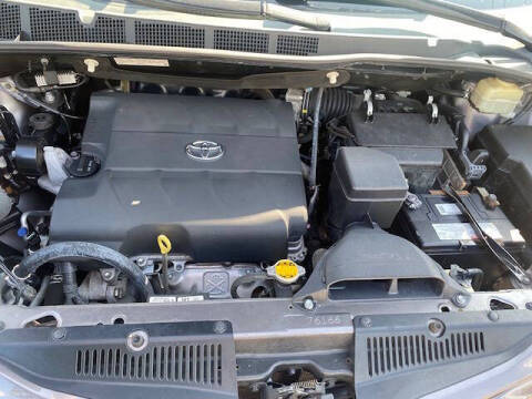 2015 Toyota Sienna LE 7-Passenger Auto Access Seat