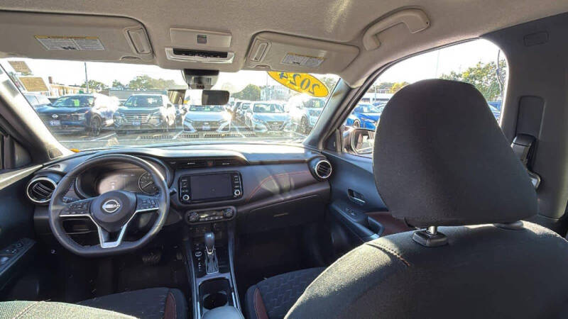 2024 Nissan Kicks SR