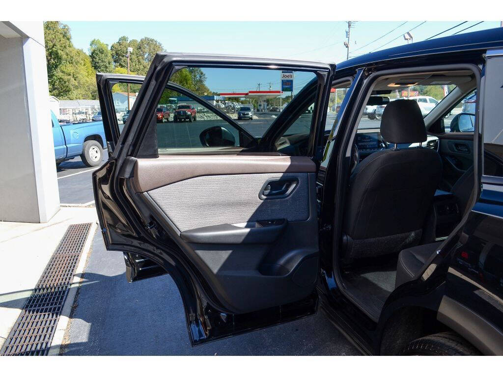 2023 Nissan Rogue for sale at EARL DUFF PRE-OWNED CENTER in Harriman, TN