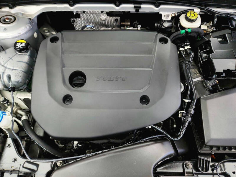 2024 Volvo XC40 B5 Plus Bright Theme