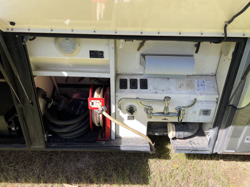 2002 Foretravel GV320 4010