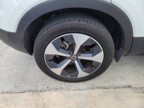 2024 Volvo XC40 B5 Plus Bright Theme