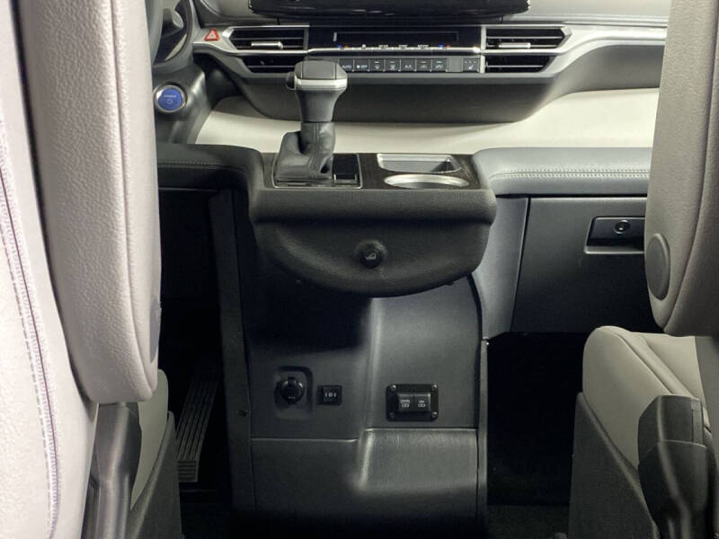 2021 Toyota Sienna XLE photo 19