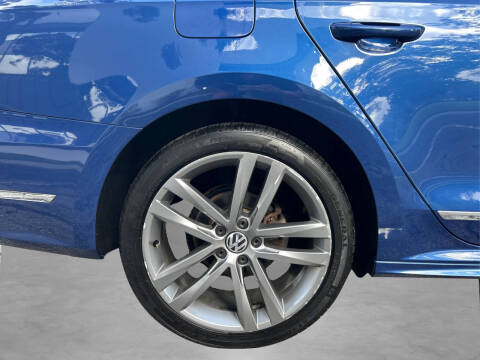 2017 Volkswagen Passat 1.8T R-Line