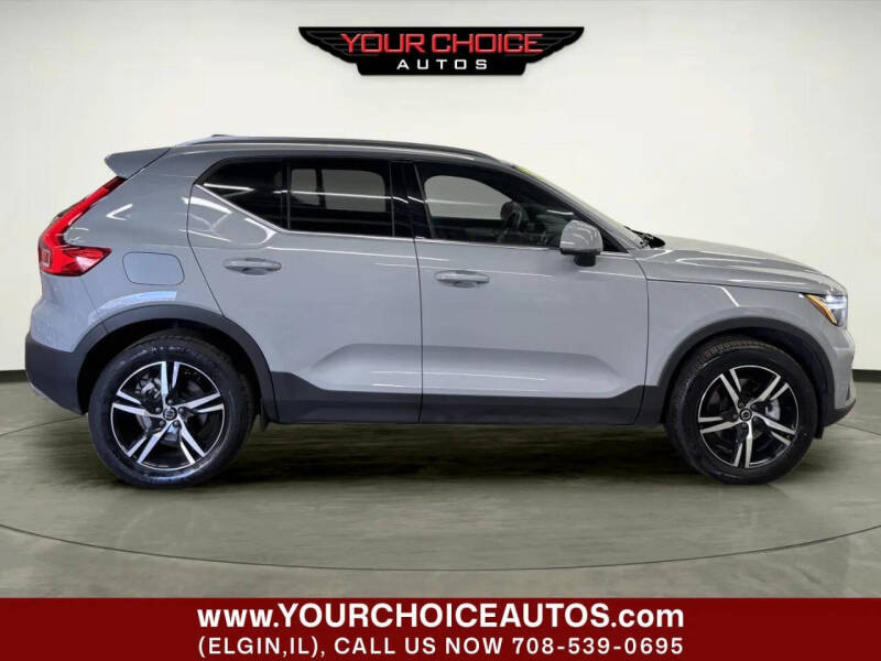 2024 Volvo XC40 B5 Core Dark Theme