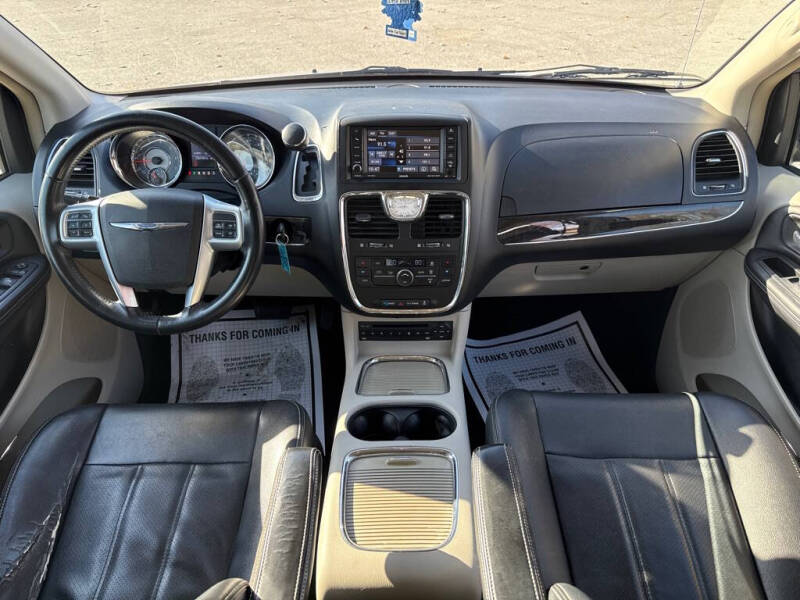 2013 Chrysler Town and Country Touring-L