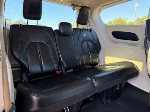 2017 Chrysler Pacifica Touring-L