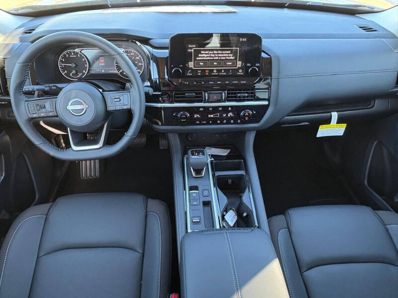 2025 Nissan Pathfinder SL