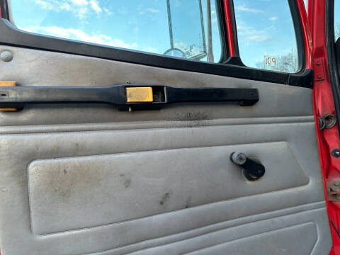 2000 Freightliner FL70