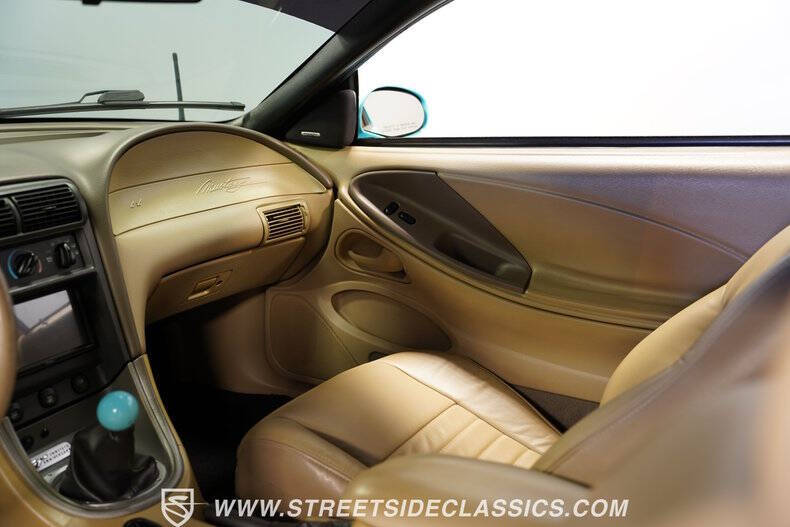 2004 Ford Mustang GT Deluxe