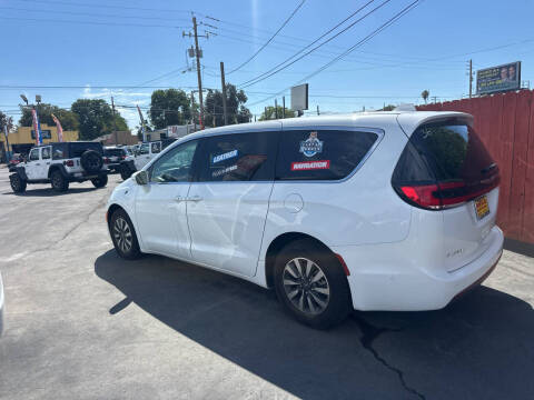 2022 Chrysler Pacifica Hybrid Touring L