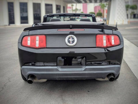 2011 Ford Mustang V6