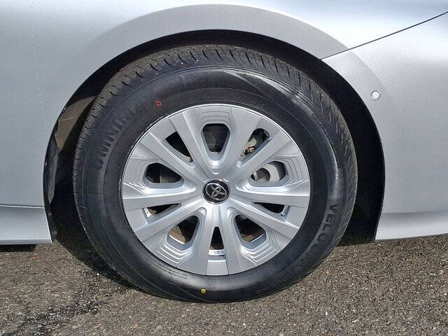 2022 Toyota Prius LE