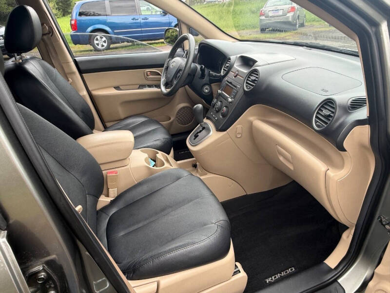 2009 Kia Rondo LX