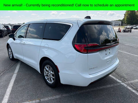 2025 Chrysler Pacifica Select