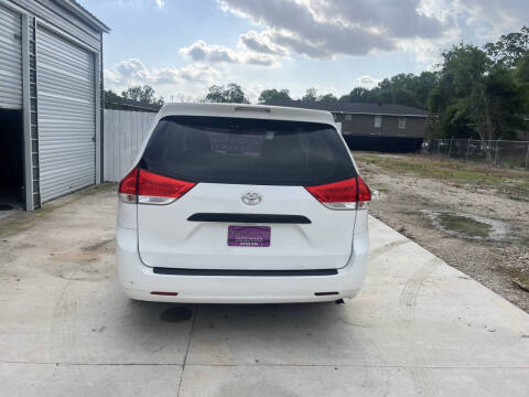2012 Toyota Sienna LE 8-Passenger