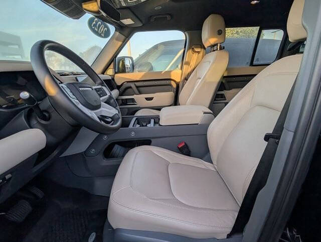 2023 Land Rover Defender 130 SE