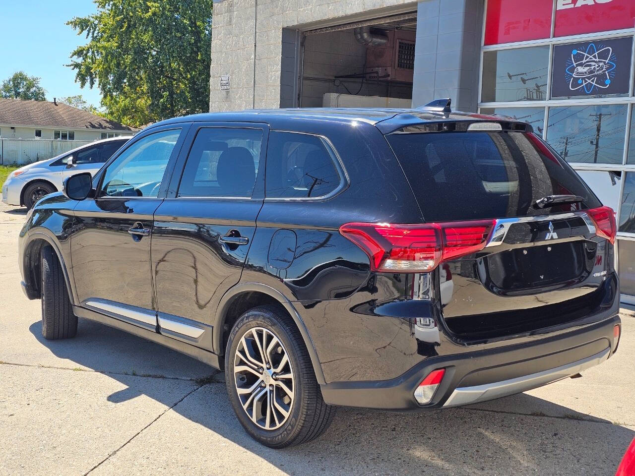 2018 Mitsubishi Outlander for sale at Quantum Auto Co in Plainfield, IL