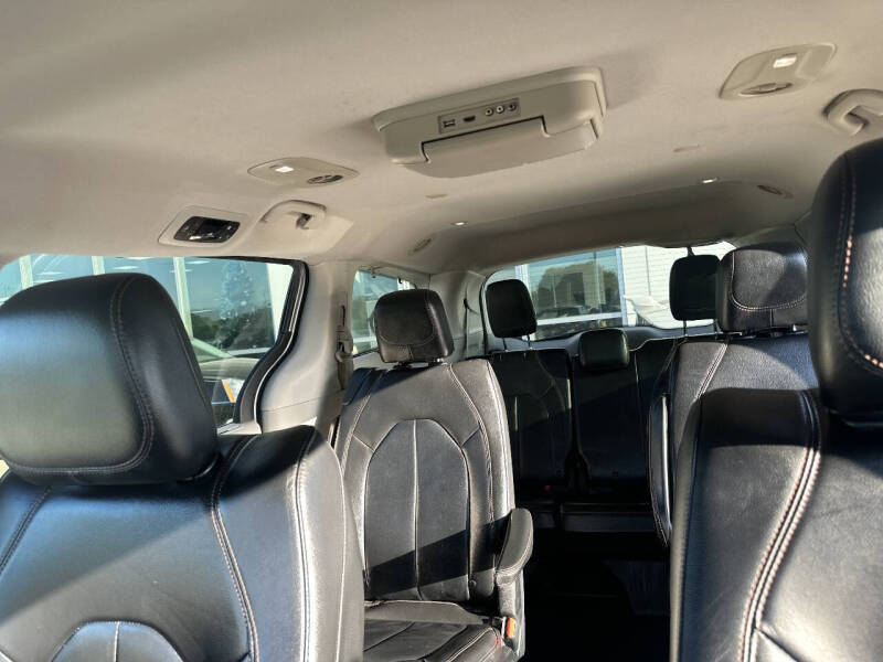 2017 Chrysler Pacifica Touring-L