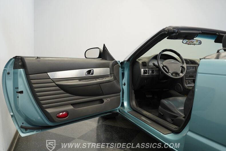 2002 Ford Thunderbird Deluxe