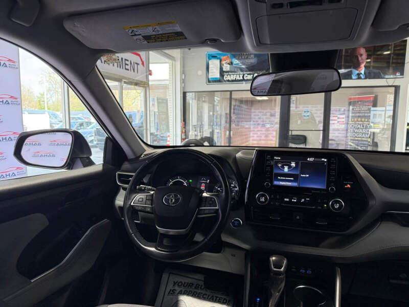 2022 Toyota Highlander Hybrid LE