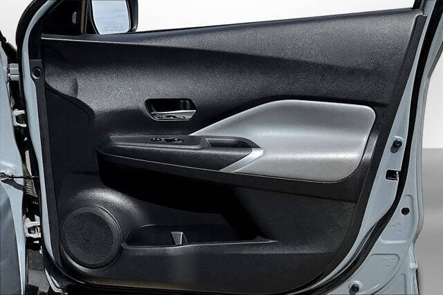 2021 Nissan Kicks SR