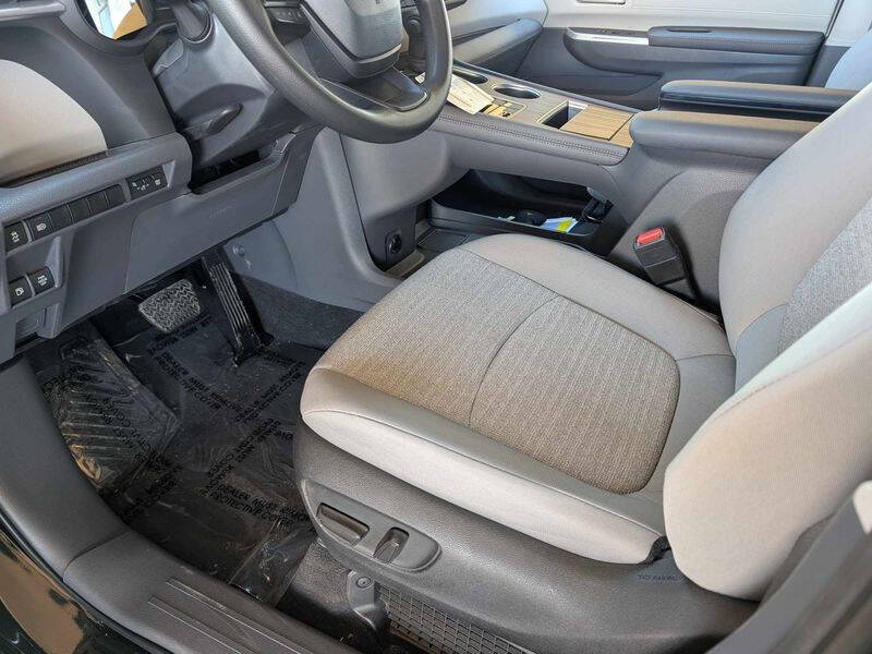 2025 Toyota Sienna LE 8-Passenger