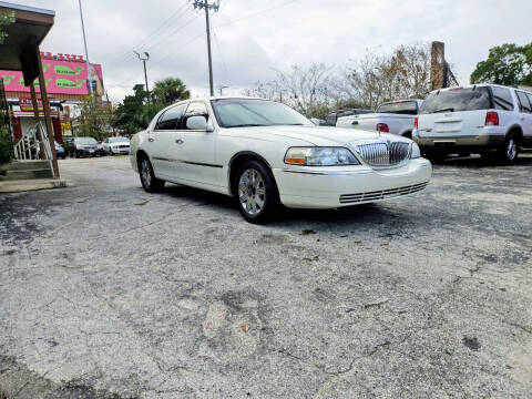 2005 Lincoln Town Car Signature Limited