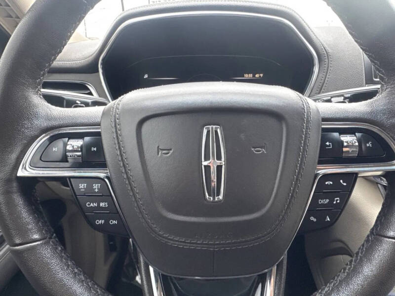 2017 Lincoln Continental Premiere