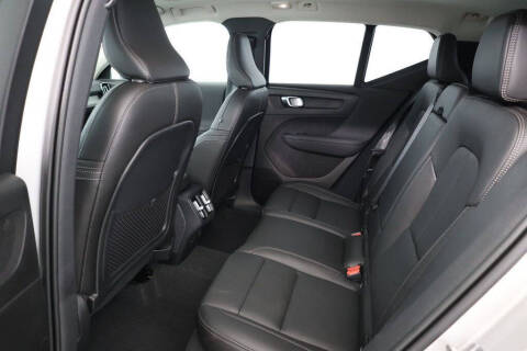 2024 Volvo XC40 B5 Plus Dark Theme