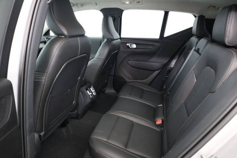 2024 Volvo XC40 B5 Plus Dark Theme