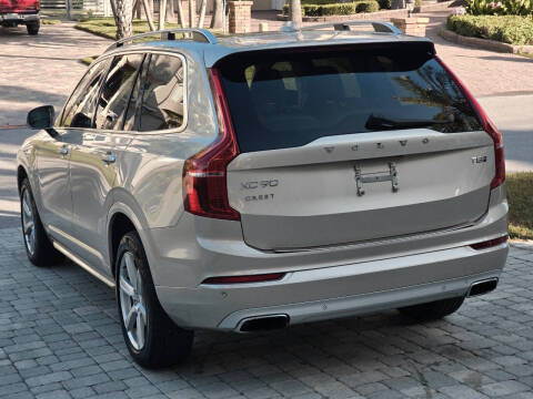 2016 Volvo XC90 T8 eAWD Momentum