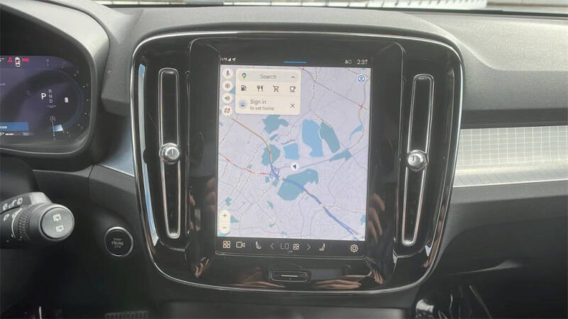 2025 Volvo XC40 B5 Core Bright Theme