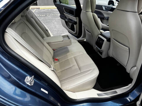 2019 Lincoln Continental Select