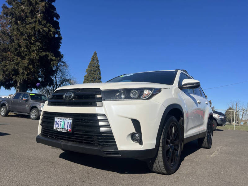 2019 Toyota Highlander for sale at Pacific Auto LLC in Woodburn OR