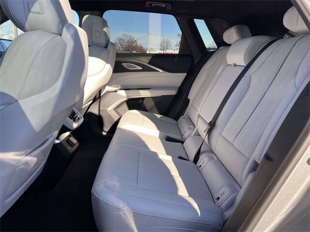 2024 Cadillac LYRIQ Luxury 2