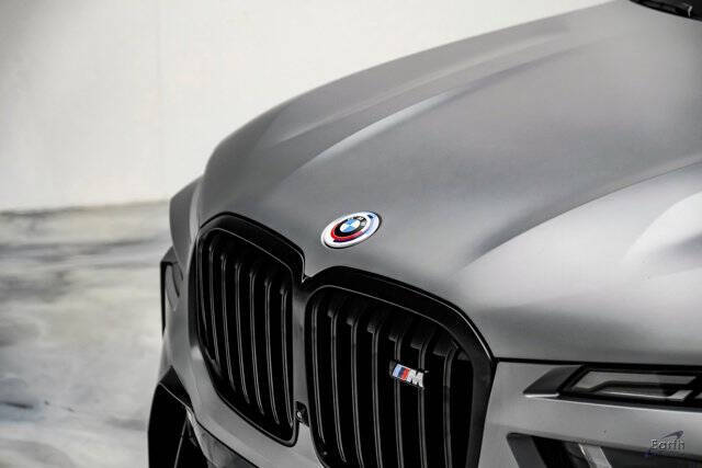 2023 BMW X7 M60i