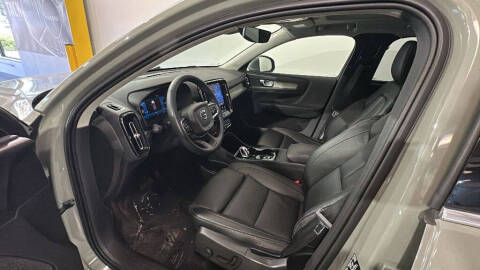 2023 Volvo XC40 B5 Plus Bright Theme